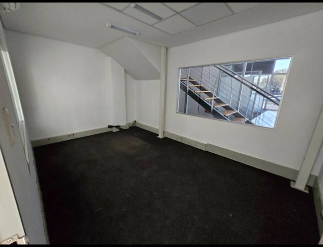 2,227M² SHOWROOM TO LET IN BRUMA